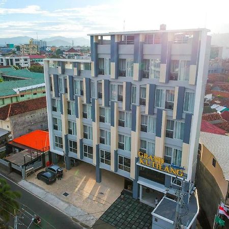 Hotel Grand Kutilang Syariah Bandar Lampung Bagian luar foto