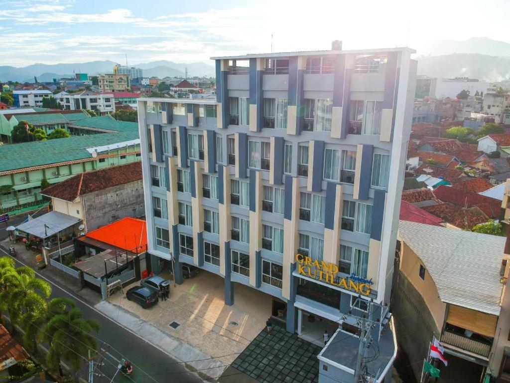 Hotel Grand Kutilang Syariah Bandar Lampung Bagian luar foto